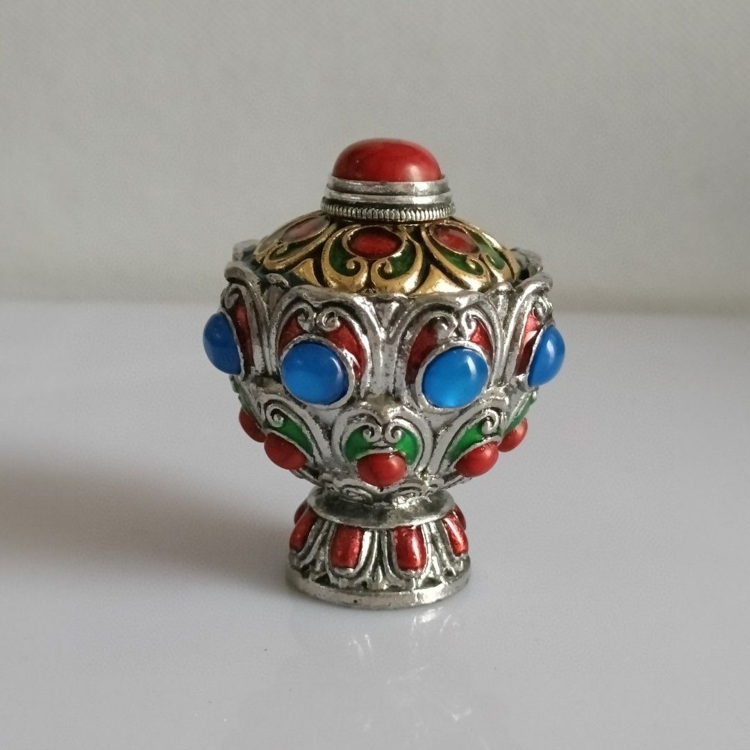 Vintage Collectible Bottles - Kolekcja Antyków Vintage w Stylu Etnicznym,