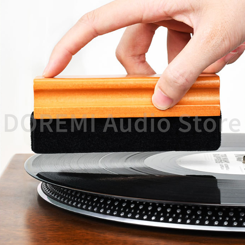 Antystatyczna szczotka do czys – Vinyl Record Cleaner recenzja i cena